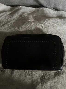 Women’s Black Leather Zip Wallet - Classic Organizer